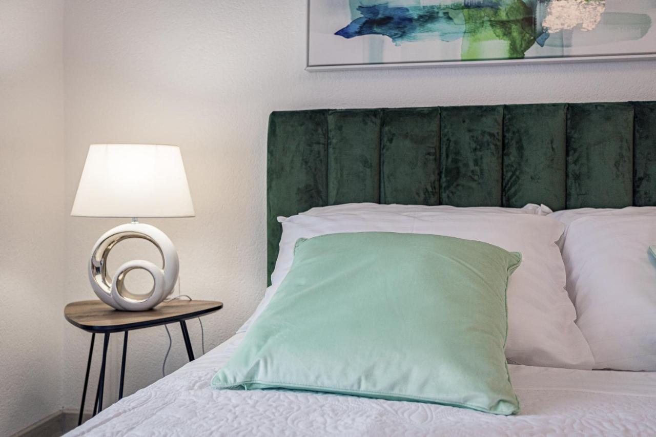 Luxury Apartments Gina โรวีน ภายนอก รูปภาพ
