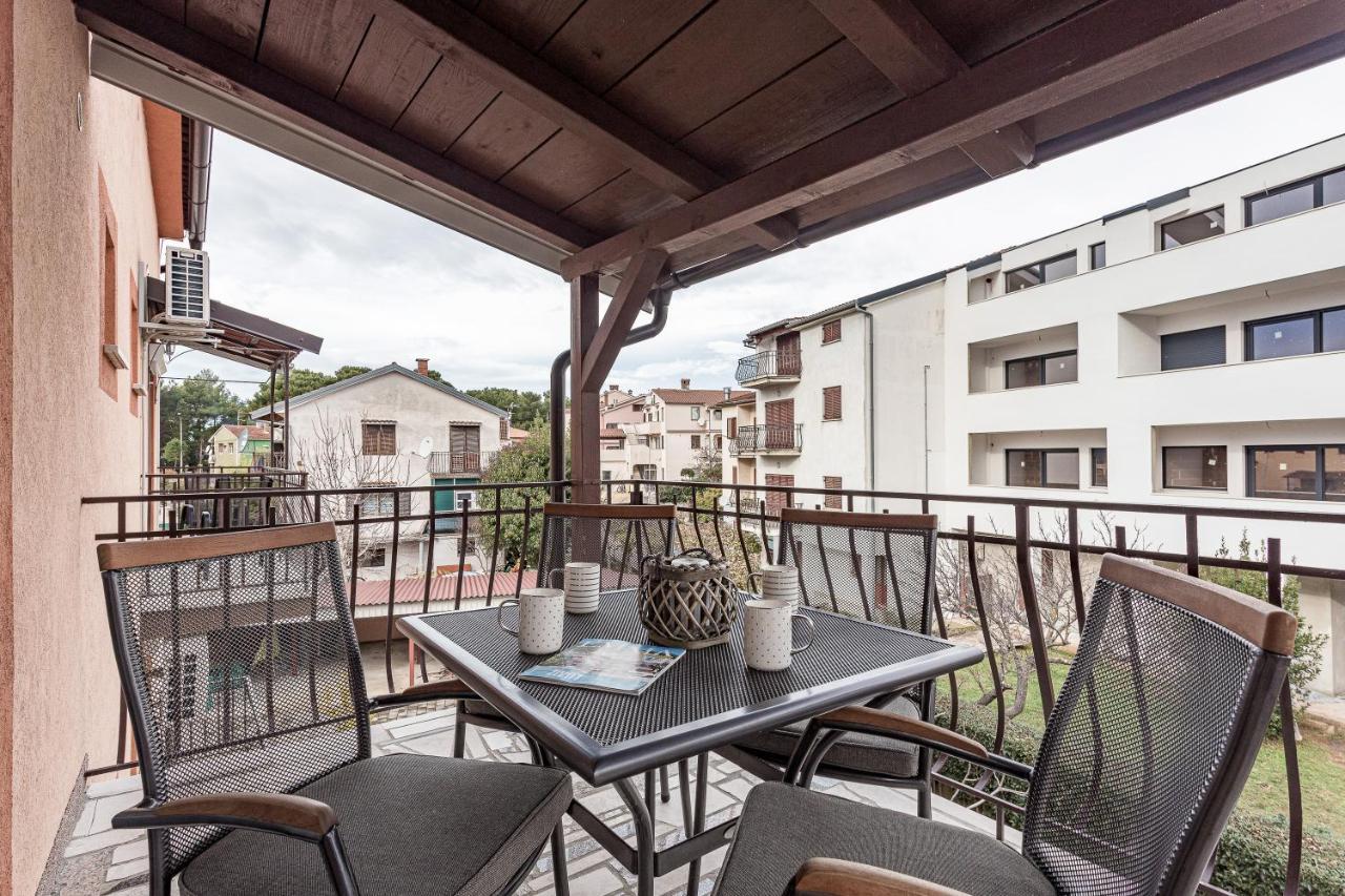 Luxury Apartments Gina โรวีน ภายนอก รูปภาพ