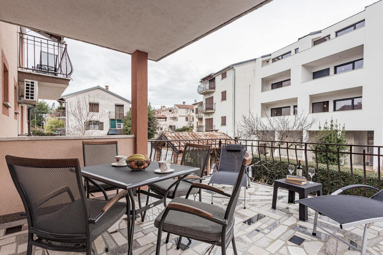 Luxury Apartments Gina โรวีน ภายนอก รูปภาพ