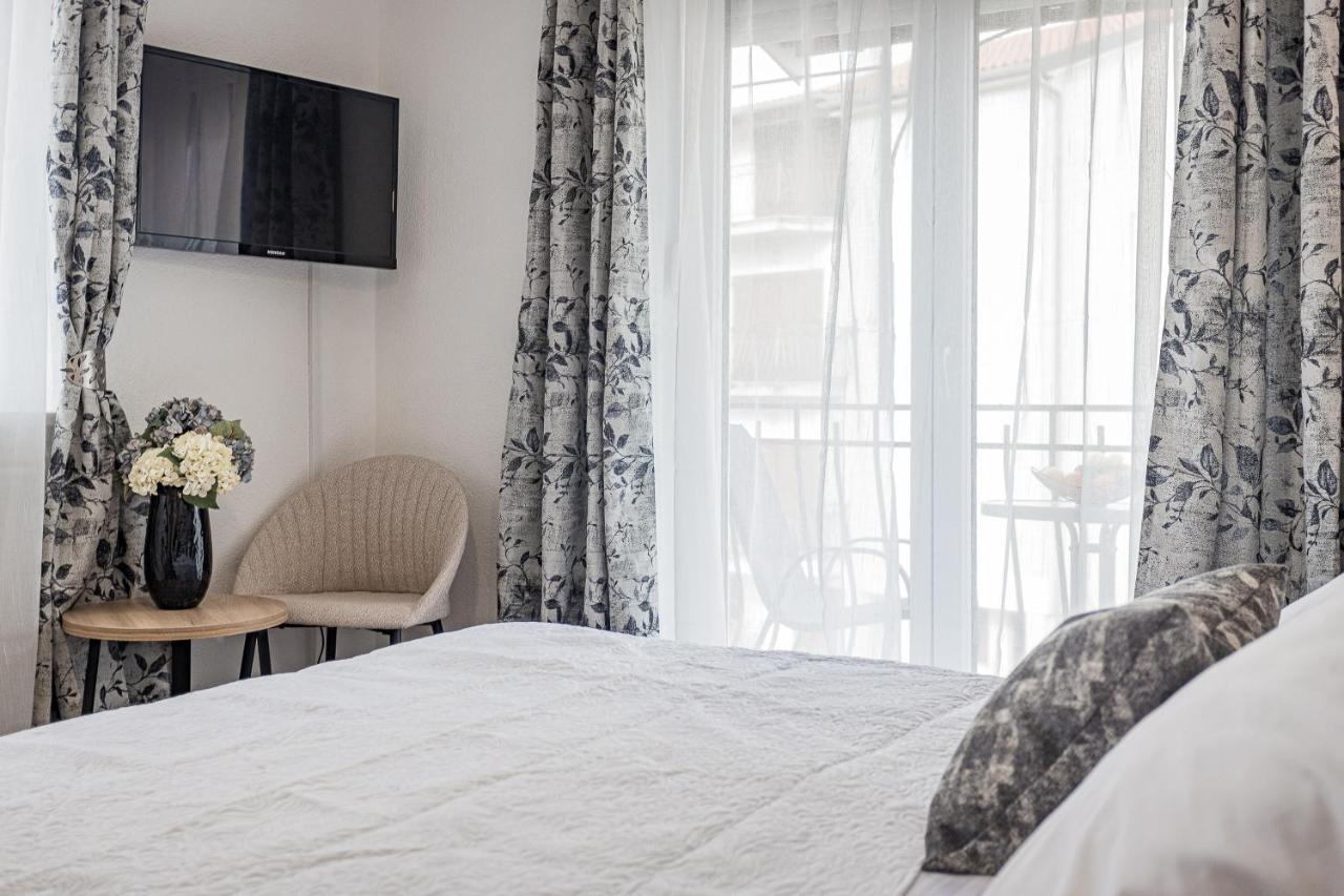 Luxury Apartments Gina โรวีน ภายนอก รูปภาพ