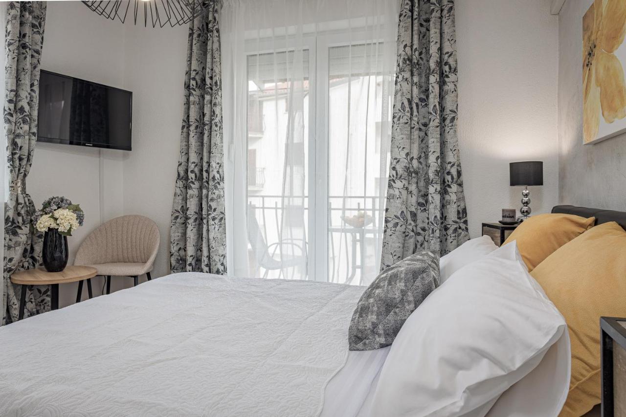 Luxury Apartments Gina โรวีน ภายนอก รูปภาพ