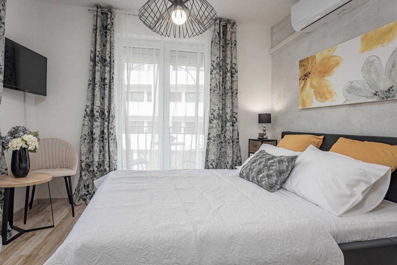 Luxury Apartments Gina โรวีน ภายนอก รูปภาพ