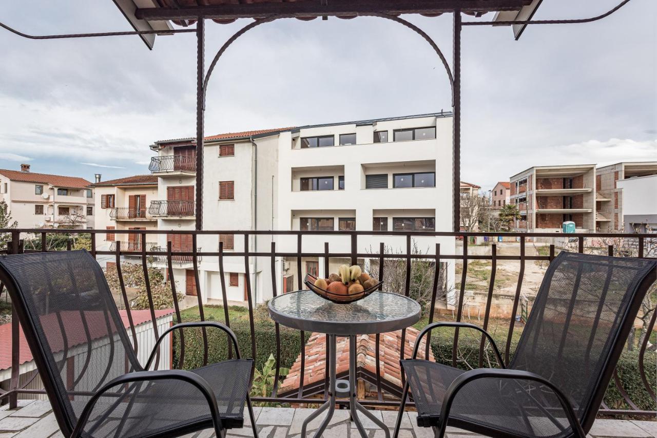 Luxury Apartments Gina โรวีน ภายนอก รูปภาพ