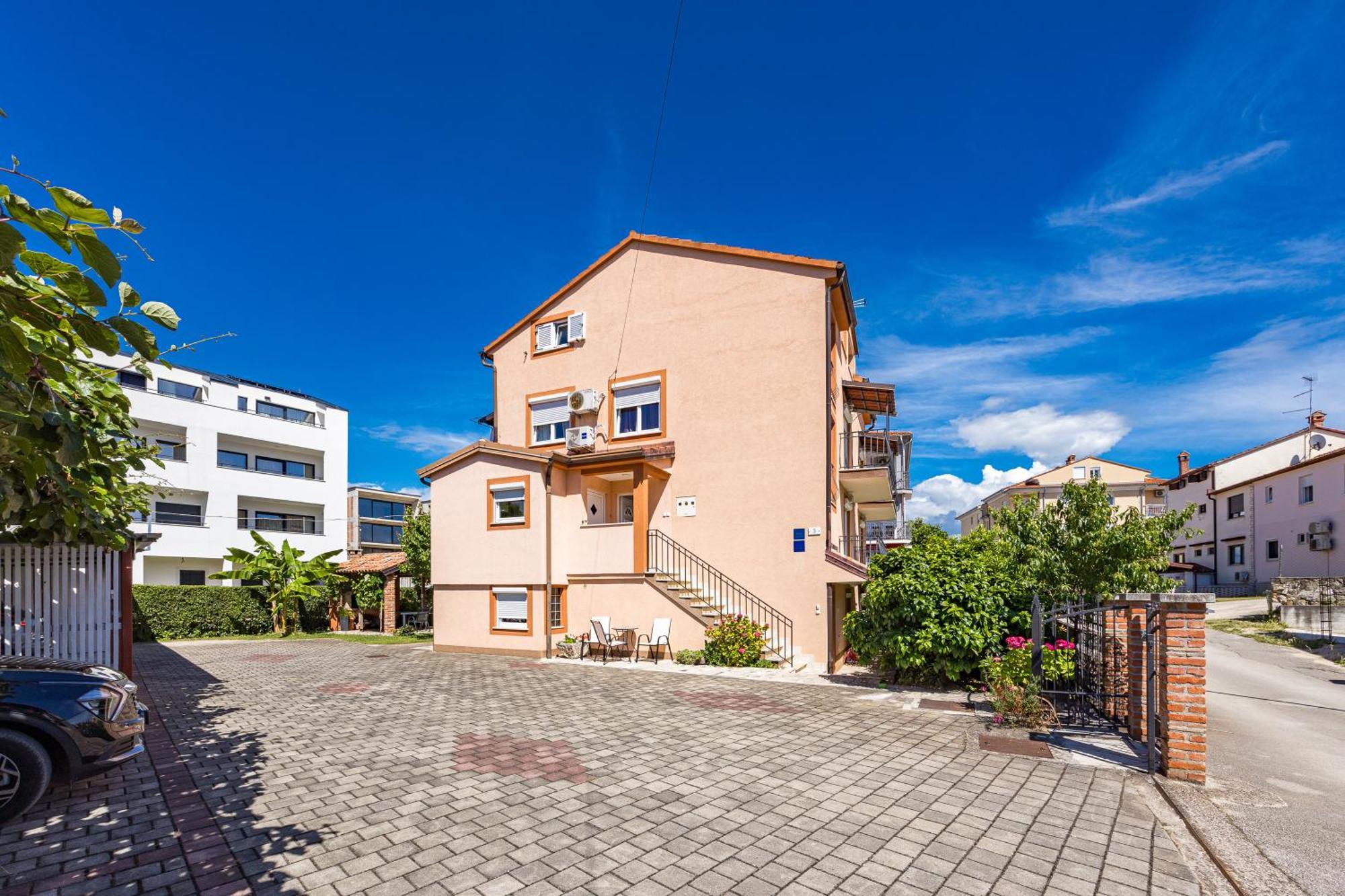 Luxury Apartments Gina โรวีน ภายนอก รูปภาพ